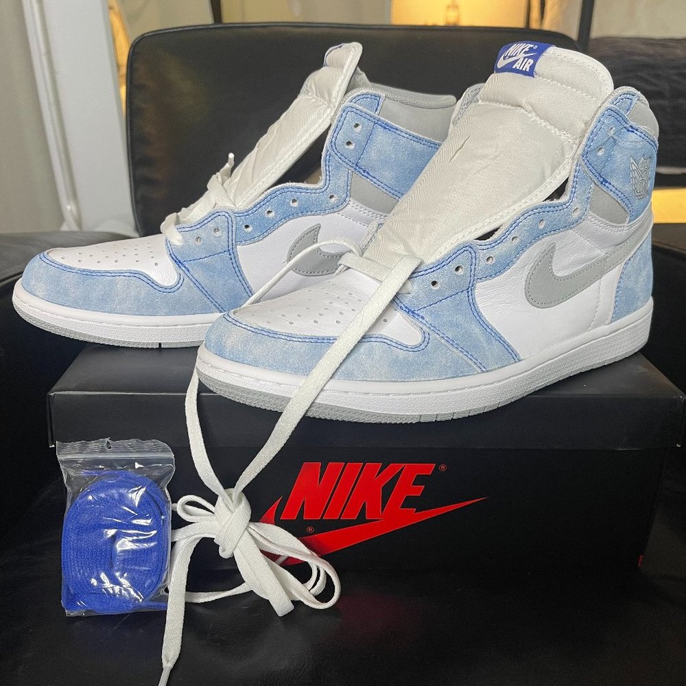 Air Jordan 1 Retro High OG 'Hyper Royal' - Brand New